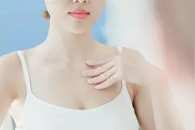 气死我了，昨天跟男友洗澡时，他说我胸部硬，还说前女友都不这样图片