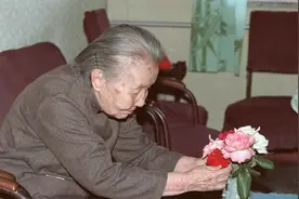 冰心诞辰122周年 |“鸭梨儿”的“清脆”图片
