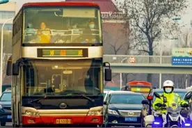 天津最后一辆双层公交车，退了图片
