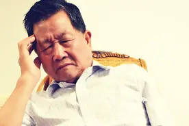 为什么很多中年夫妻，会选择分房睡？增进夫妻感情，应该怎么做？图片