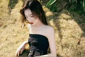 倪妮的香肩，许晴的梨涡，李小冉的美胸，这些中年成熟女星迷死人图片