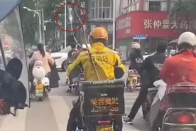 送了15万公里外卖，这个外卖小哥竟然出诗集！网友：把我看哭了图片