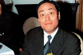 罗兆辉：屌丝逆袭27岁身家10亿，羞辱过张智霖，风流半生凄惨离世图片