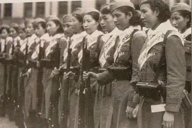 日本战败，60万战俘送往西伯利亚，漂亮女战俘的下场让日本胆颤图片