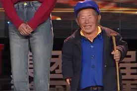为爷爷圆梦！云南90后女孩背着爷爷爬上长城！图片