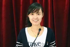 10年前，为救学生失去双腿的教师张丽莉，却因收到千万捐款惹争议图片