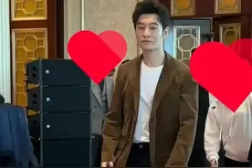 黄晓明，近况曝光引热议！走路驼背精神恍惚，网友都说不正常图片