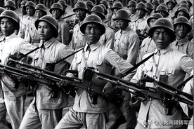 沈阳军区下辖九个野战军，七个炮兵师，我曾给邓华司令员等人讲课图片
