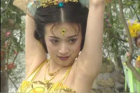 47岁金巧巧带儿女热舞，全身瘦成纸片人，曾被称为小三专业户图片