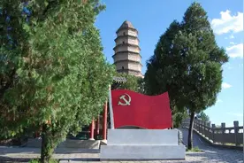 凤凰山是延安城三山中最高的一座，因其山形如凤故得其名图片