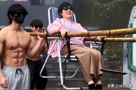 江西三清山上演“美男计”，肌肉帅哥成“轿夫”，坐轿阿姨笑开花图片