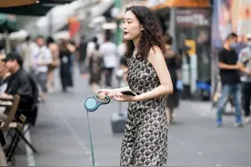 看了那么多街拍，还是成都女孩会穿，不花里花哨，时髦洋气又大气图片