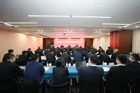 中建八局召开首届创新大会图片