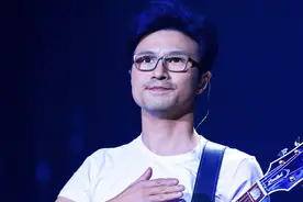 汪峰：因摇滚结识第一任妻子齐丹，15年向章子怡求婚，今家庭幸福图片