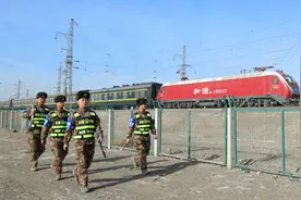 新春走基层 | 十三师民兵护路队：我为祖国守“动脉”图片