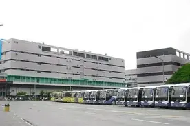 富士康：鸿海深圳龙华厂，容纳42万名员工！人类有史以来最大工厂图片