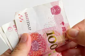 从银行取到假钱，回到家才发现怎么办？告诉你方法，轻松换回真钱图片