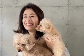 这位60+日本主妇真有品位，穿着简约服装，气质却很优雅高级图片