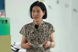 长沙DJ女王，竟是67岁奶奶，炸臭豆腐37年，全国开店千家图片