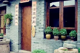 女人故意给你这4个“暗号”，多半是对你心动了，别傻傻不懂！图片
