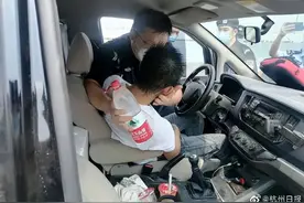 司机运送干冰途中吸入过量二氧化碳中毒！警医紧急救援图片
