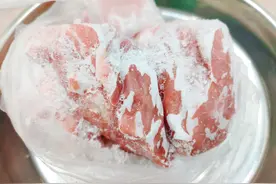 猪肉解冻小妙招，别再放水里泡了，3个实用新点子，猪肉简单解冻图片
