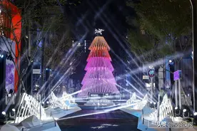 始祖鸟深圳中心ASC重磅开业，和刘雯一起点亮REBIRD环保树图片