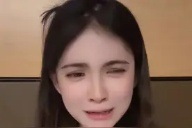 网红“狗头萝莉”轻生获救后哭泣道歉，曾自曝被父亲猥亵图片