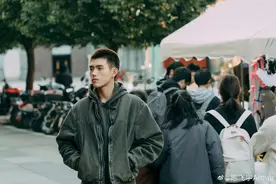 “顶流”的爱情故事图片