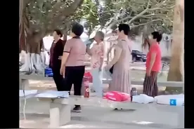周杰伦也没想到这是菊花台：大妈公园惊艳唱功还原经典图片