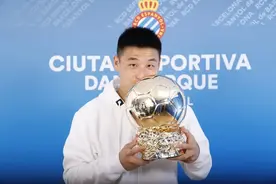 绝杀前，中国金球奖得主武磊：有人劝我别在欧洲耗着 但我不想放弃图片