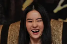比“牙黄”更可怕的是“牙龈外露”，一笑就破功，很多明星都中招图片