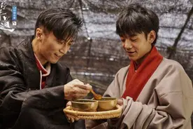 和王菲复合7年后，谢霆锋被全网怒赞：中年男人的魅力，藏不住了图片