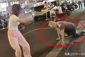 一女子当街把男子当狗牵，两人的真实关系曝光！简直令人无语！图片