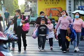 放假通知！2023多地中小学暑假时间出炉，家长：建议增设春秋假图片