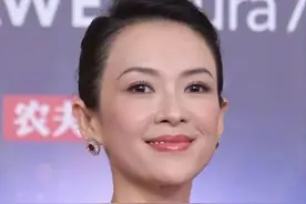 看了45岁章子怡和38岁童瑶的近照，才明白骨相美和皮相美差别图片