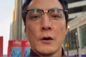 吴彦祖晒国外唐人街过节照，获当地最高待遇，47岁穿中山装好帅气图片