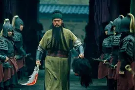 关羽、张飞和刘备没学过武功，为何还能成名将？看看三人的出身图片
