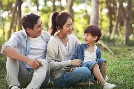 婚后，婆婆每天半夜进我房间给我老公盖被子，我快崩溃了…图片