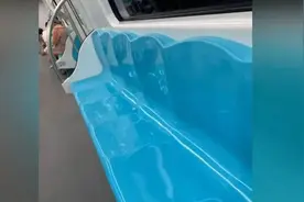 神回复：我也喜欢这样的凳子，那种卡在中间的感觉图片