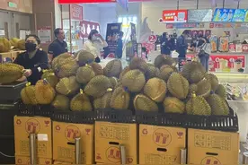“水果之王”榴莲价格暴降，旺季来临，能9块9买吗？图片