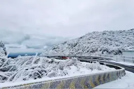 南昌：全警动员鏖战冰雪，湾里景区道路交通平稳有序图片