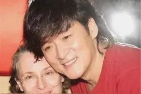 “主动过气”周华健：爆红时销声匿迹，被嘲“夫妻如母子”图片