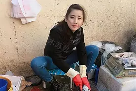 深圳：街头惊现“王祖贤”卖鱼，宰鱼都有气质，顾客大多是男粉丝图片