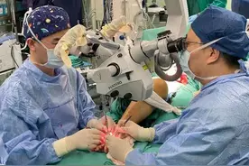 戒指被外力挂住，脱离手指时撕扯皮肉触目惊心！六院13个小时修复脱套手指图片