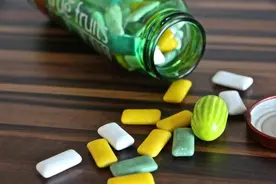 减肥偏方：多嚼一会口香糖即可提高代谢率15% | 近期科技趣评图片