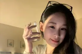 赵文卓晒14岁女儿美照！清纯美艳气质出挑，独居海外学费高达87万图片