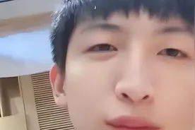 小超梦诺手遭遇狗头，网友：人头狗果然比狗头人更狗！图片