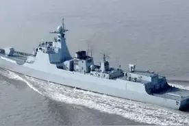 南海发生惊悚一幕，美军航母被包围，舰长不服从，冲出包围圈逃跑图片