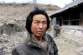 北大硕士王青松，携妻隐居深山11年，花光350万积蓄后过得怎样？图片